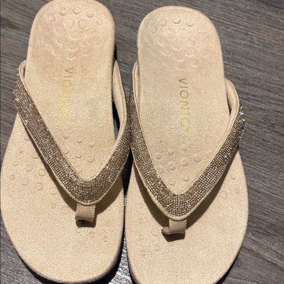 NWOT Vionic Dillon Shine Sandals - Size 7 - Picture 3 of 8